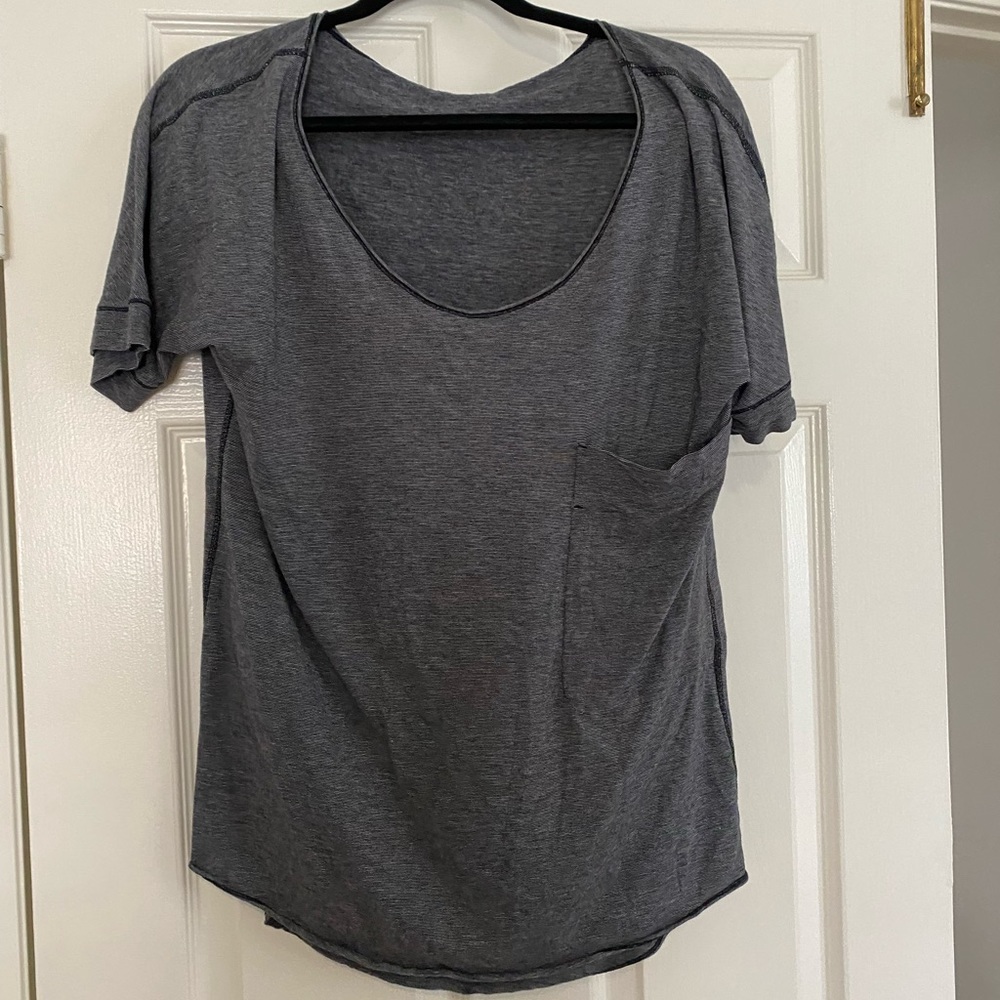Lululemon Sz small short sleeve top